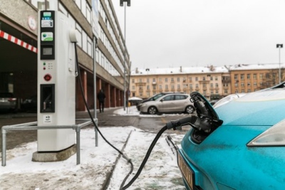 Vilniuje plečiama elektromobilių infrastruktūra – bus įrengta daugiau viešų įkrovimo stotelių