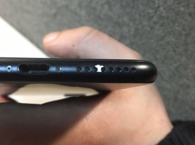 Matinių „iPhone 7“ ir „iPhone 7 Plus“ savininkai skundžiasi dažų kokybe Matinių „iPhone 7“ ir „iPhone 7 Plus“ savininkai skundžiasi dažų kokybe