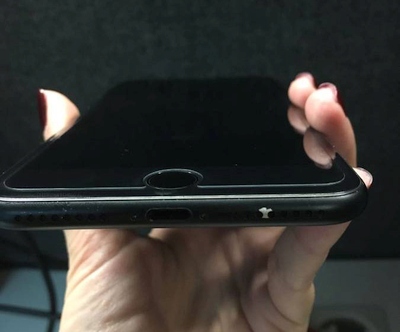 Matinių „iPhone 7“ ir „iPhone 7 Plus“ savininkai skundžiasi dažų kokybe Matinių „iPhone 7“ ir „iPhone 7 Plus“ savininkai skundžiasi dažų kokybe