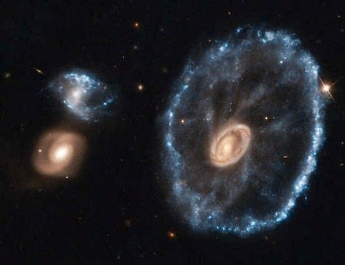 8 keistos galaktikų formos ir vardai
