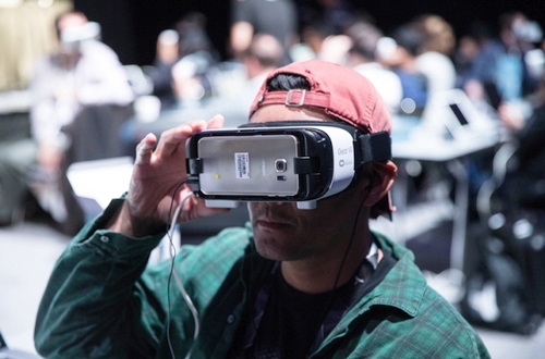 Virtualios realybės perspektyvos: nuo apsipirkinėjimo iki karybos
