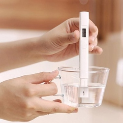 „Xiaomi“ vandens kokybės matuoklis padės išsiaiškinti, kada keisti vandens filtro kasetę ir ar viešbučio vanduo tinkamas gerti
