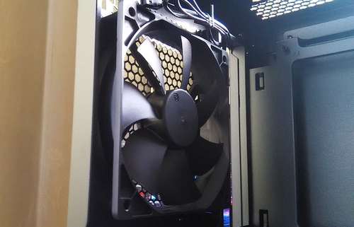 „Corsair Carbide 270R“ korpuso apžvalga