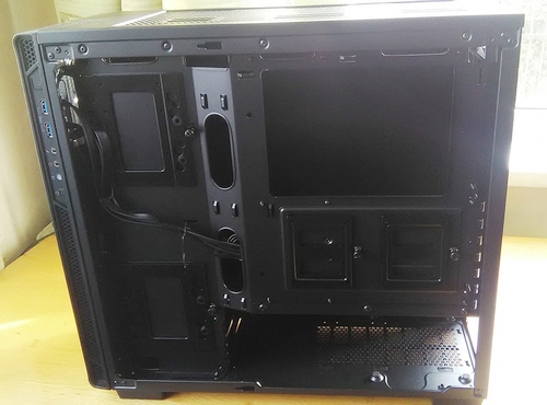 „Corsair Carbide 270R“ korpuso apžvalga