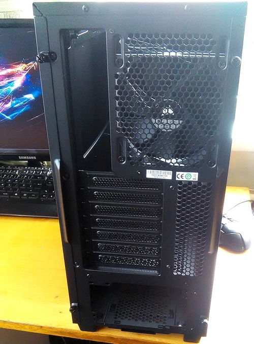 „Corsair Carbide 270R“ korpuso apžvalga