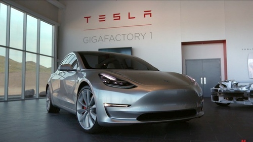 Iš „Tesla Model 3“ laukiama dramatiškų pokyčių ir tai bloga naujiena visiems kitiems automobilių gamintojams