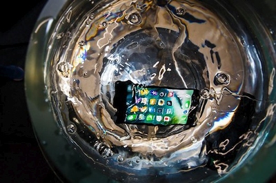 Šių metų naujovės iš „iPhone“ serijos: yla lenda iš maišo Šių metų naujovės iš „iPhone“ serijos: yla lenda iš maišo