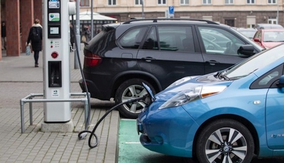 Elektromobilių stotelės žengia į Šiaulius Elektromobilių stotelės žengia į Šiaulius
