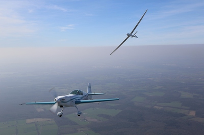 Lėktuvas su „Siemens“ elektriniu motoru pasiekė rekordinį 340 km/val. skrydžio greitį Lėktuvas su „Siemens“ elektriniu motoru pasiekė rekordinį 340 km/val. skrydžio greitį