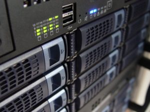 Ar dedikuoti serveriai tinkamas pasirinkimas debesų ir virtualios kompiuterijos amžiuje