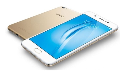 Išmanusis telefonas „Vivo V5s“ gavo 20 MP asmenukių kamerą su blykste Išmanusis telefonas „Vivo V5s“ gavo 20 MP asmenukių kamerą su blykste