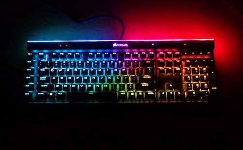 200 eurų už klaviatūrą: „Corsair K95 RGB Platinum“ apžvalga