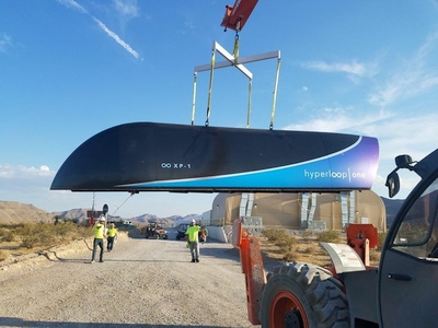 „Hyperloop One“ atliko pirmuosius bandymus vakuume ir pademonstravo transporto kapsulę „Hyperloop One“ atliko pirmuosius bandymus vakuume ir pademonstravo transporto kapsulę