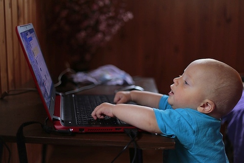 Vaikas praleidžia daug laiko prie kompiuterio? Gal tai ženklas jo karjerai?