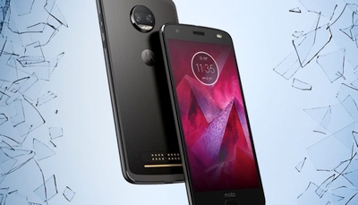 „Motorola“ pristato naują flagmaną – „Moto Z2 Force“