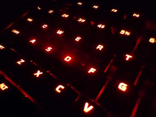 Tiems, kas nori tiesiog geros klaviatūros: „HyperX Alloy Elite“ išankstinė apžvalga