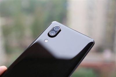 „Sharp Aquos S2“: siauresni rėmeliai, nauja „Qualcomm“ platforma ir dviguba kamera „Sharp Aquos S2“: siauresni rėmeliai, nauja „Qualcomm“ platforma ir dviguba kamera