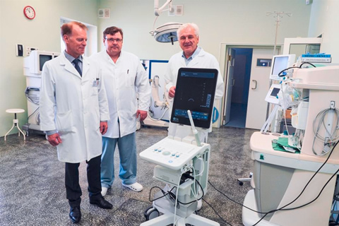 Nacionalinio vėžio instituto onkologai (iš kairės į dešinę) gydytojas onkologas radioterapeutas dr. Ernestas Janulionis, gydytojas urologas Alvydas Vėželis, gydytojas urologas dr. Albertas Ulys