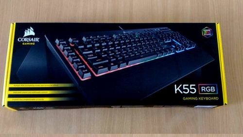 Mygtukų ir švieselių karalystė: membraninė „Corsair K55 RGB“ klaviatūra