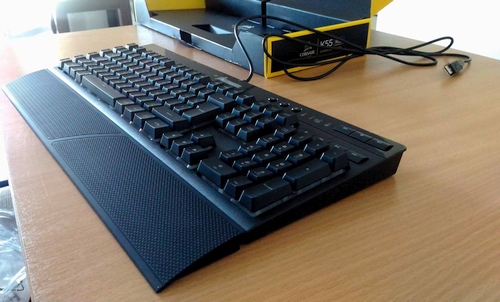 Mygtukų ir švieselių karalystė: membraninė „Corsair K55 RGB“ klaviatūra