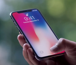 „iPhone X“ – Prakąsto Obuolio revoliucija ar išmaniųjų standartas?