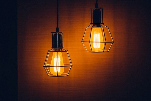 Lempučių ekonomika: kada kambaryje šviesą reikia išjungti, o kada palikti