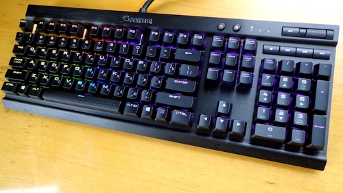 Greičiausia klaviatūra: „Corsair K70 RGB Rapidfire“ apžvalga