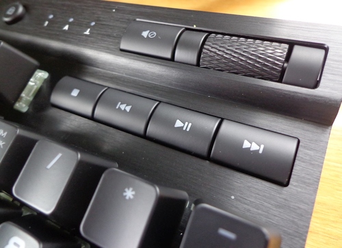 Greičiausia klaviatūra: „Corsair K70 RGB Rapidfire“ apžvalga