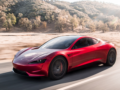 Elonas Muskas driokstelėjo iš peties: į Marsą išsiųs savo raudoną „Tesla Roadster“