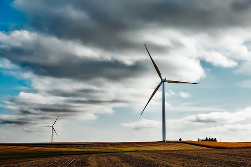 Pasikinkiusios vėją: Europos šalys, kur vėjas pagamina daugiausia reikalingos elektros