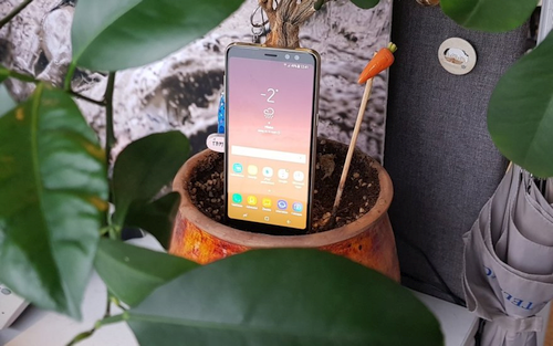 Už mažesnę kainą žada daug privalumų: „Samsung Galaxy A8“ apžvalga