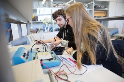 „Hella“ planuose Kaune – edukacinės laboratorijos įrengimas KTU irįsitraukimas į studijų procesą „Hella“ planuose Kaune – edukacinės laboratorijos įrengimas KTU irįsitraukimas į studijų procesą