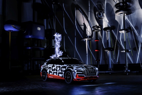 Aukšta įtampa: „Audi e-tron“ prototipas Faradėjaus narve