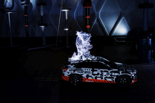 Aukšta įtampa: „Audi e-tron“ prototipas Faradėjaus narve