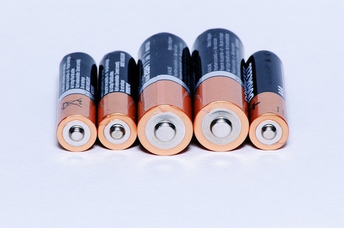Įdomūs faktai apie baterijas: ką talpina viduje ir kokią grėsmę kelia nerūšiuojant