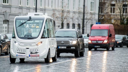 Savavaldžiai automobiliai neša transporto draudimo evoliuciją Savavaldžiai automobiliai neša transporto draudimo evoliuciją