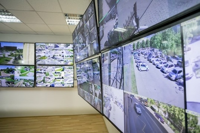 Sostinėje veikia daugiau kaip 100 naujų stebėjimo kamerų Sostinėje veikia daugiau kaip 100 naujų stebėjimo kamerų
