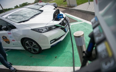 Apklausa dėl elektromobilių nustebino: žmonės neteisingai supranta vieną svarbų dalyką Apklausa dėl elektromobilių nustebino: žmonės neteisingai supranta vieną svarbų dalyką