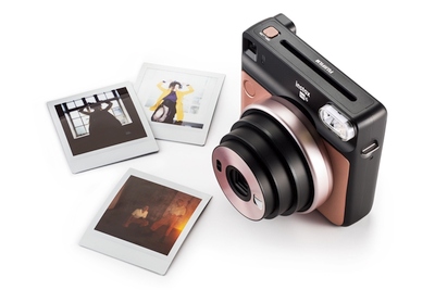 „Fujifilm Instax SQ6“: analoginis fotoaparatas, skirtas kvadratinėms nuotraukoms „Fujifilm Instax SQ6“: analoginis fotoaparatas, skirtas kvadratinėms nuotraukoms