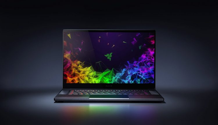 „Razer“ išleido kompaktiškiausią 15-colių žaidimų nešiojamą kompiuterį