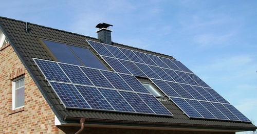 Kalifornija bus pirmoji pasaulyje, kuri tai padarys: kiekvienas naujas namas privalės turėti saulės kolektorius