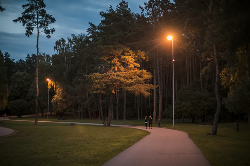 Moderniai apšviestas Vingio parkas lankytojų laukia 24/7