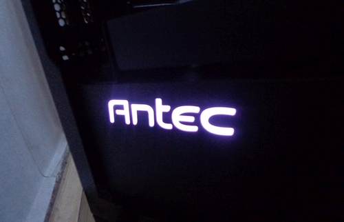 Du korpusai sukurti ant vieno rėmo: „Antec P110 Luce“ ir „P110 Silent“ apžvalga