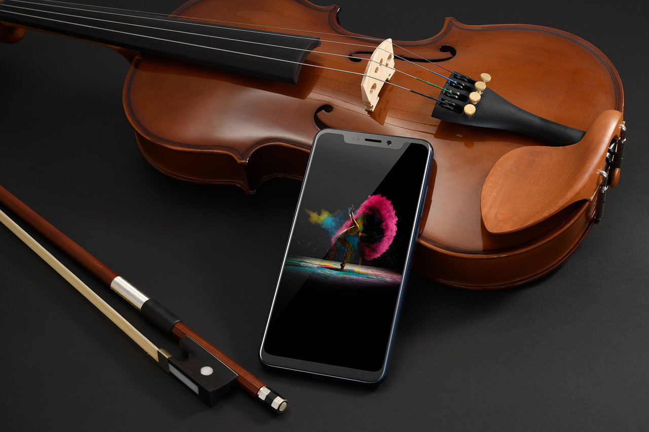 Pristatytas „ZTE Axon 9 Pro“ – „iPhone X“ dizainas, galinga įranga ir baterija Pristatytas „ZTE Axon 9 Pro“ – „iPhone X“ dizainas, galinga įranga ir baterija