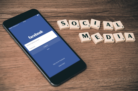 Tyrė įmonių komunikaciją socialiniame tinkle: kaip verslui gauti realios naudos iš „Facebook“?
