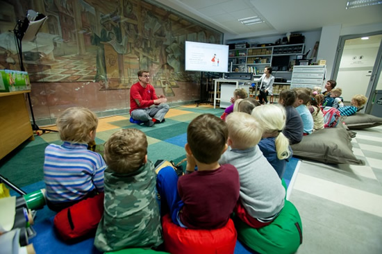 Prie knygelės atsiradimo prisidėjo socialinio ir emocinio vaikų ugdymo specialistas Linas Slušnys