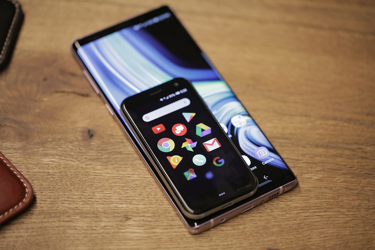 Pristatytas išmanusis telefonas „Palm“ su 3,3 colių ekranu Pristatytas išmanusis telefonas „Palm“ su 3,3 colių ekranu
