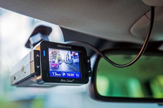 Ar vairuotojui reikalingas vaizdo registratorius? Išsami „Neoline X-COP 9100s“ apžvalga