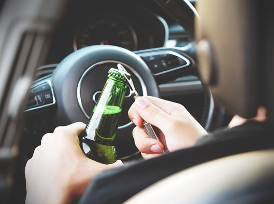 Ar galima laikyti alkotesterį automobilio salone?