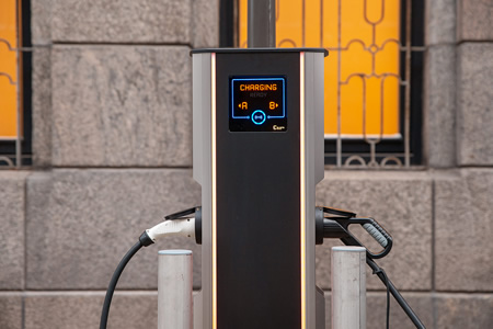 Kaunas dvigubina elektromobilių įkrovimo stotelių skaičių Kaunas dvigubina elektromobilių įkrovimo stotelių skaičių